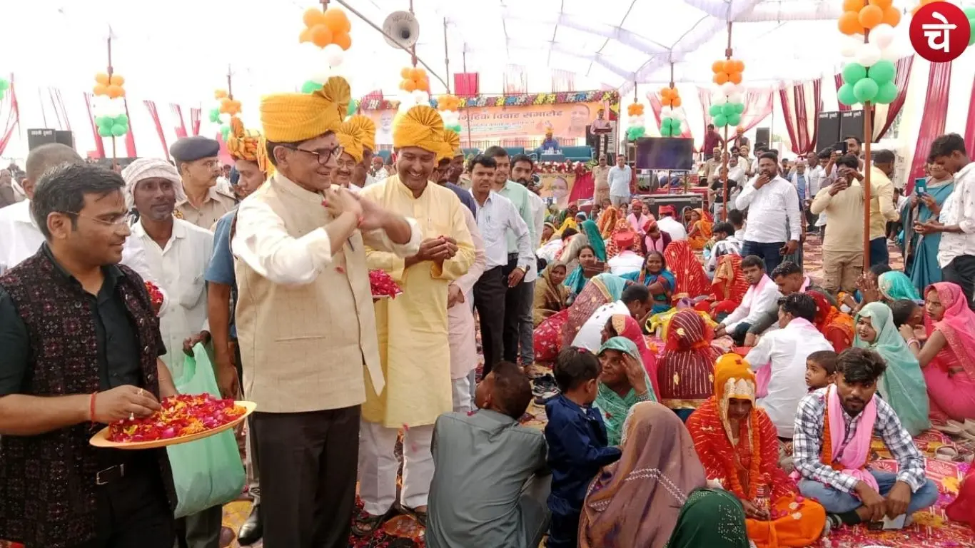 76 जोड़ों ने थामा एक-दूजे का हाथ, डीएम ने बरसाए फूल